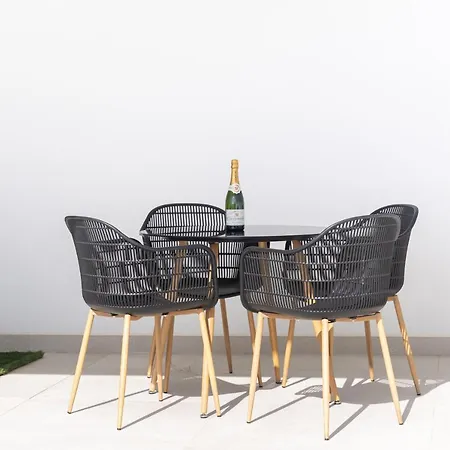 & Princesa Mercedes فيلة